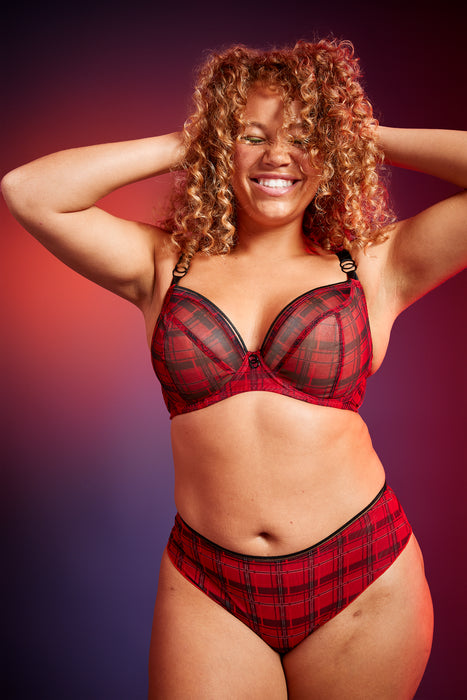 Lifestyle Fashion - Curvy Kate - lifestyle-fashion - The Pencil Test - Curvy Kate